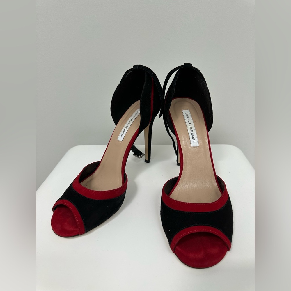 Diane Von Furstenberg suede heels ❤️🖤